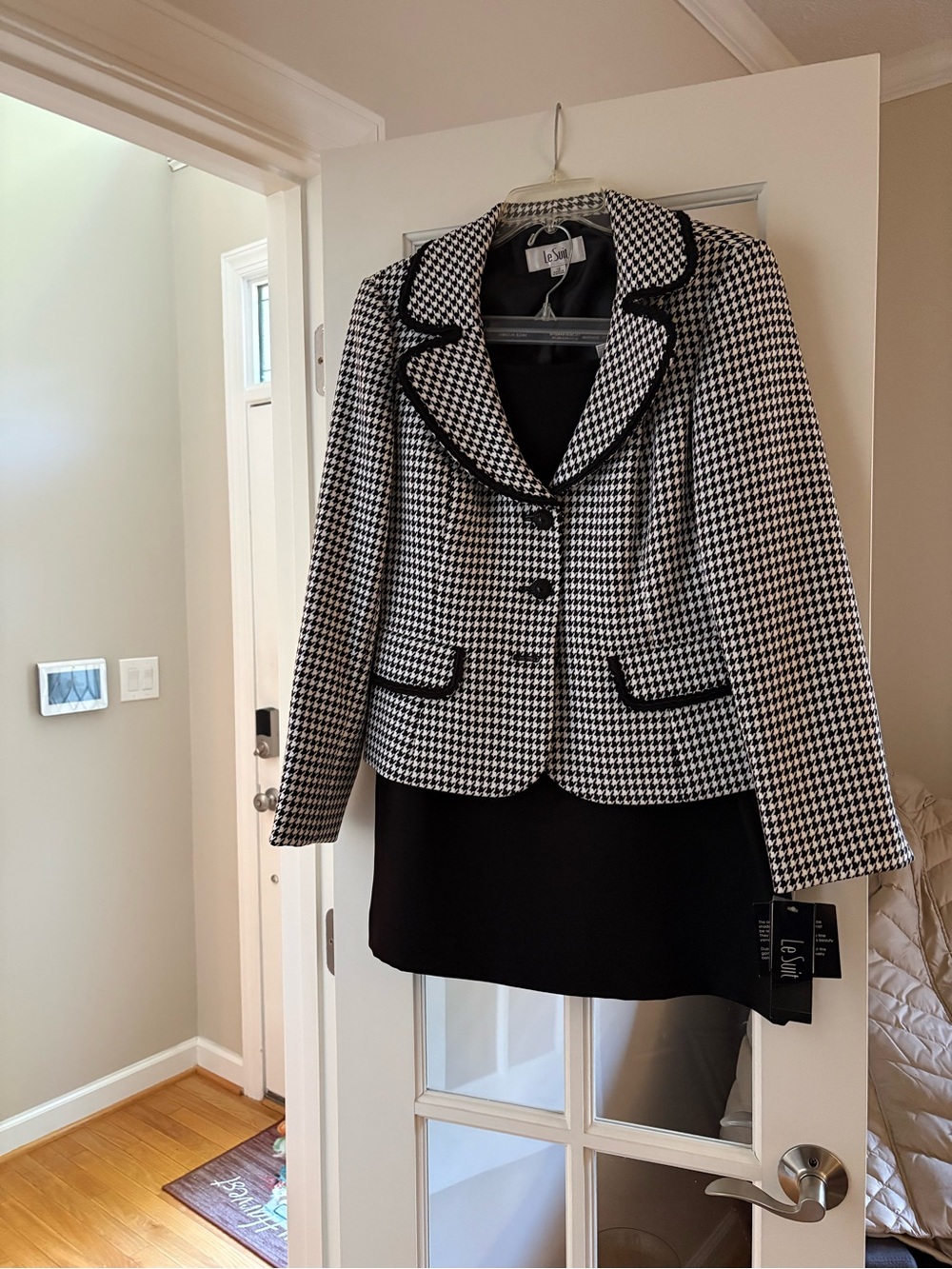 Le Suit Black and White Houndstooth Blazer